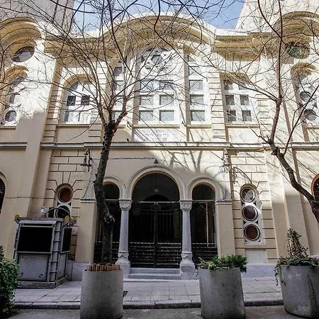 Center * Salonic